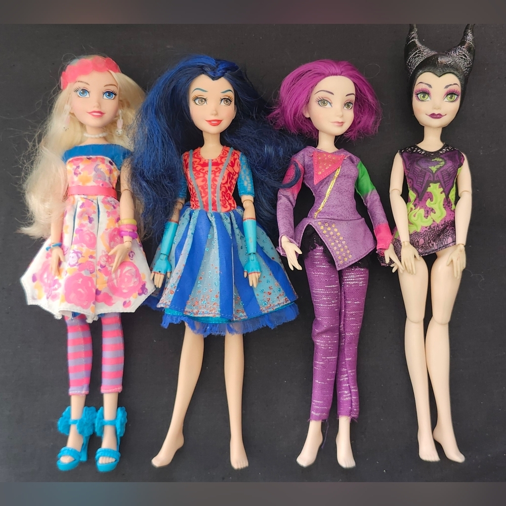 Disney Descendants - Neon Lights Alley/Neon Lights Evie/Maleficent/Mal Dolls